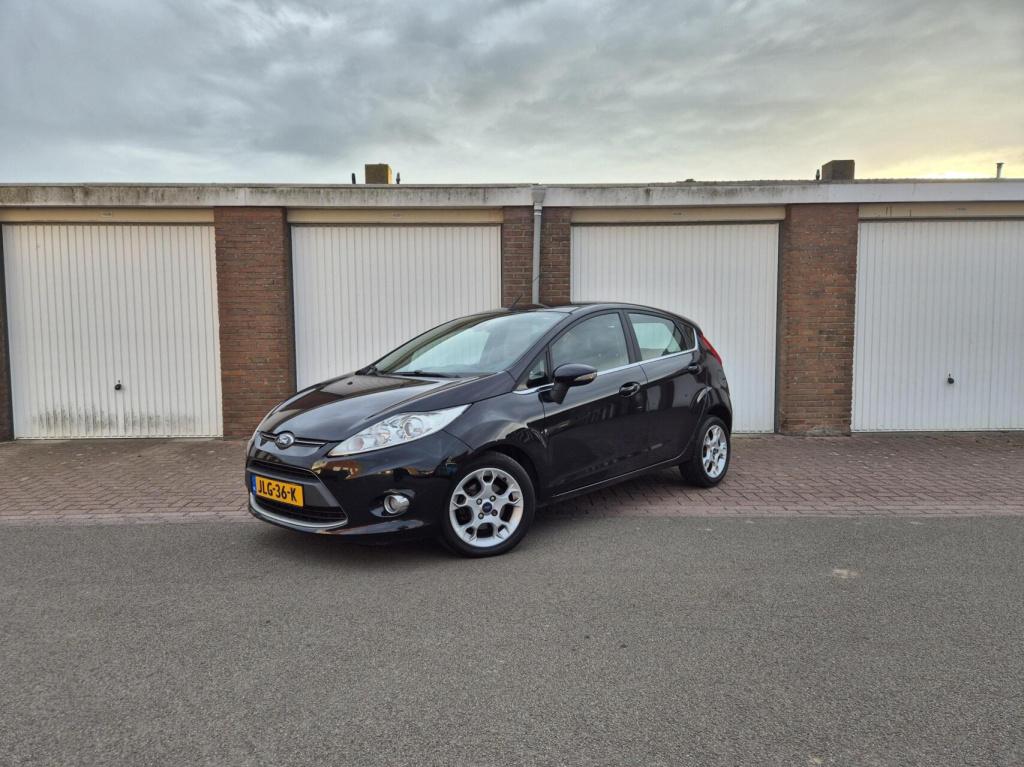 Ford Fiesta 1.25 titanium / dealeronderhouden / voorruitverwarming / stoelv