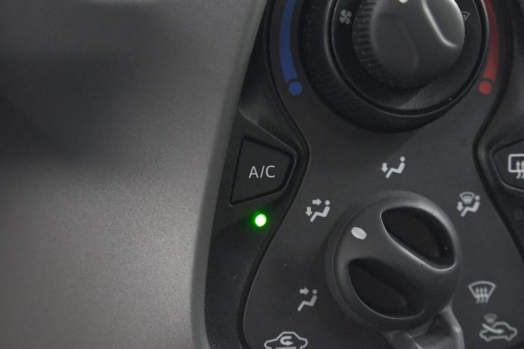 Peugeot 108 1.0 e-vti allure | automaat | camera | airco | apple carplay