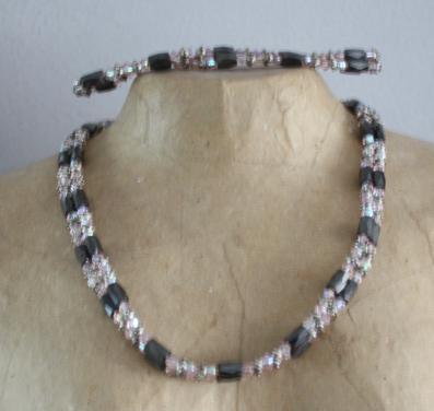 Set van magnetische ketting en armband