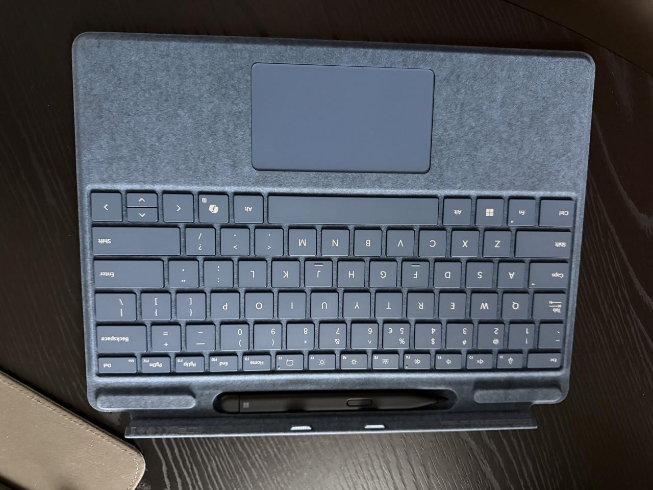 Microsoft surface pro 11 snapdragon x plus