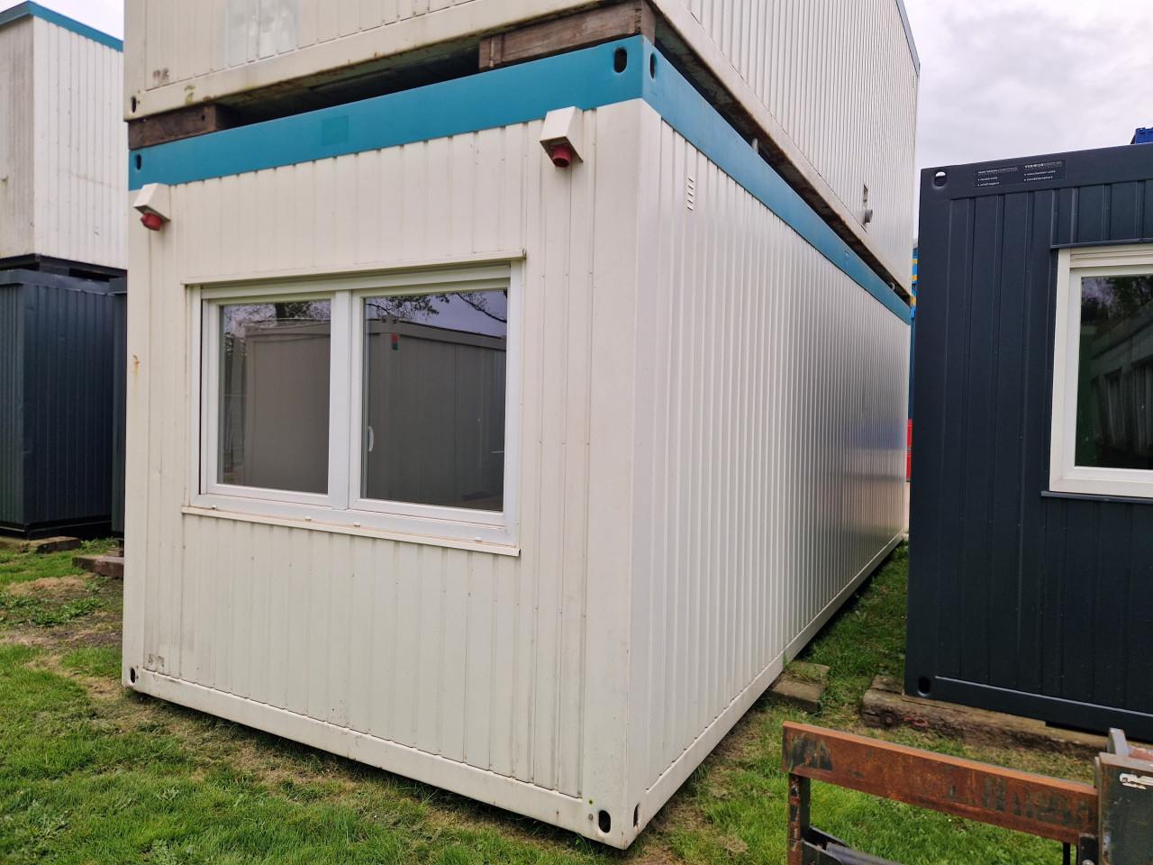 8x3m kantoorunits / woonunit / uitvoerderskeet / bouwkeet