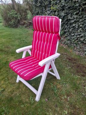Nette verstelbare tuinstoel met kussen (in goede staat )