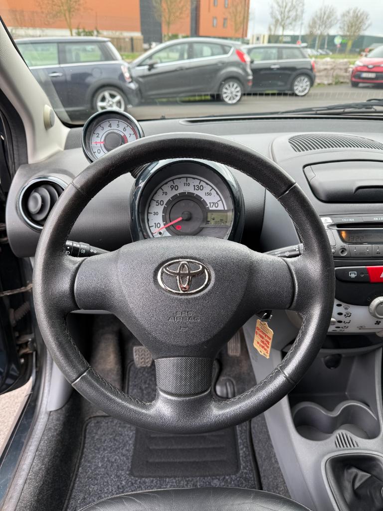 Toyota Aygo 1.0-12v aspiration green navigator