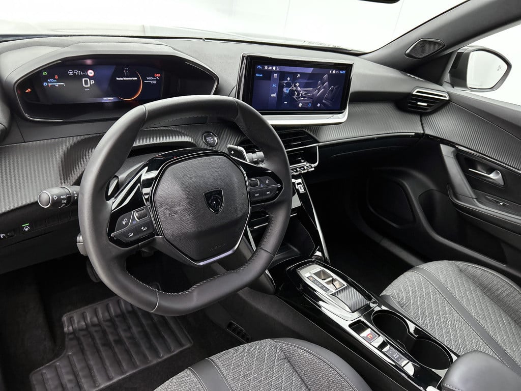 Peugeot 2008 1.2 hybrid 145 allure | rijklaar |