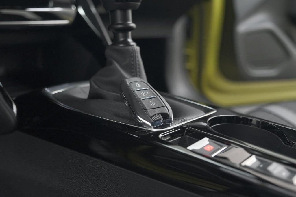 Peugeot 208 puretech 100 gt | camera | apple carplay | parkeersensoren
