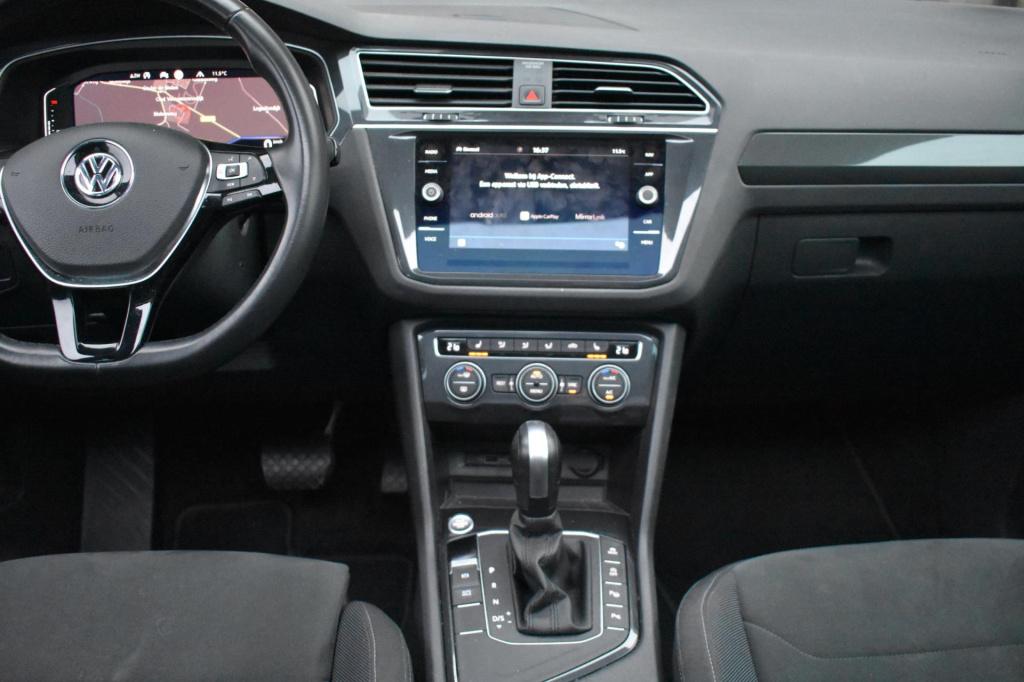 Volkswagen Tiguan 1.5 tsi act r-line | trekhaak | camera | dealer onderhoud