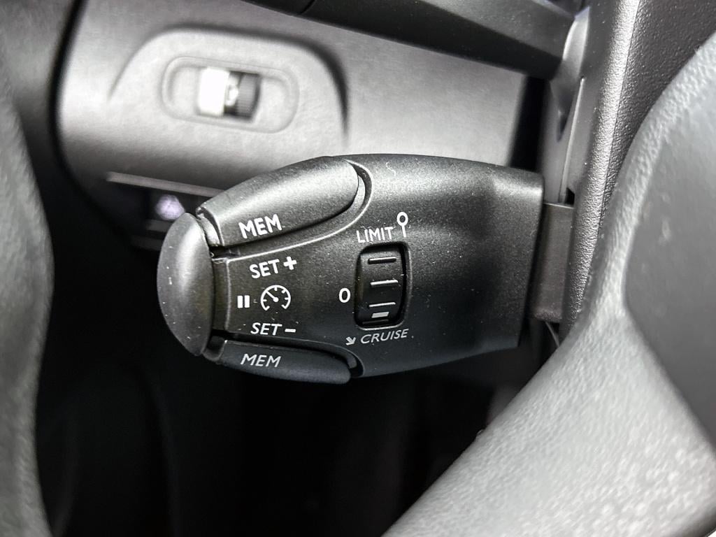 Citroen Berlingo 110 pk feel | rijklaar | trekhaak | parkeersensoren achter