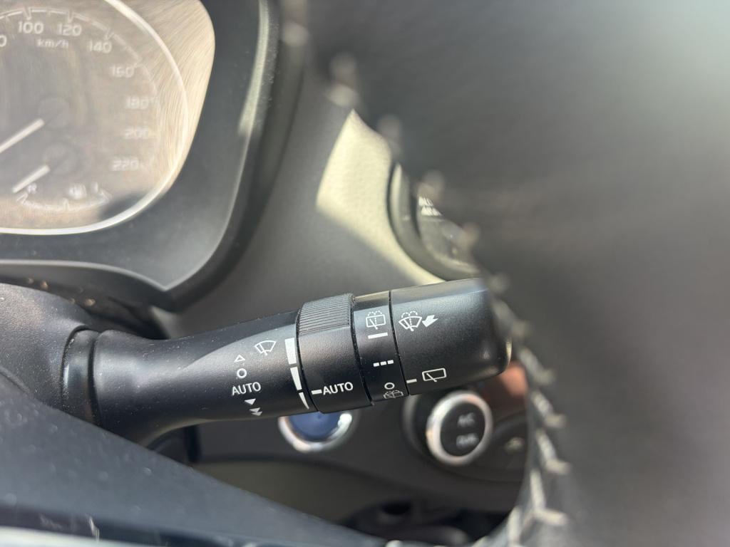 Toyota Yaris 1.5 hybrid dynamic | navi | climate | camera!