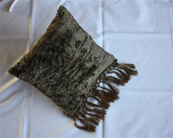 Klederdracht Zeeuws kussentje €.12,50 30 x 30 cm en 15 x 15 cm Nieuw