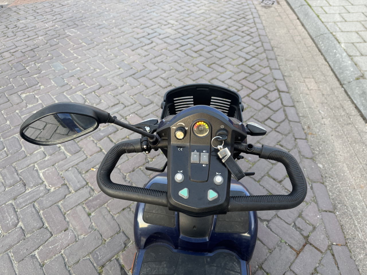 Goed werkende scootmobiel met 4 wielen!