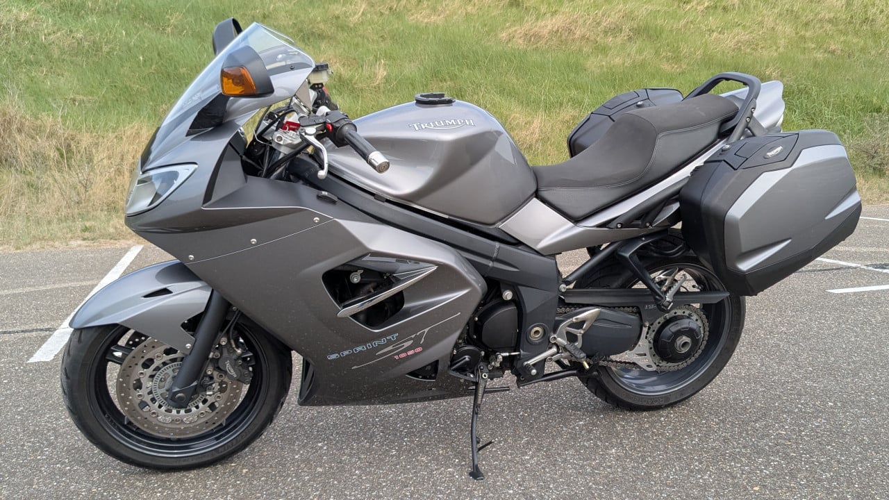 Triumph Sprint ST 1050 - Grijs - Met koffers