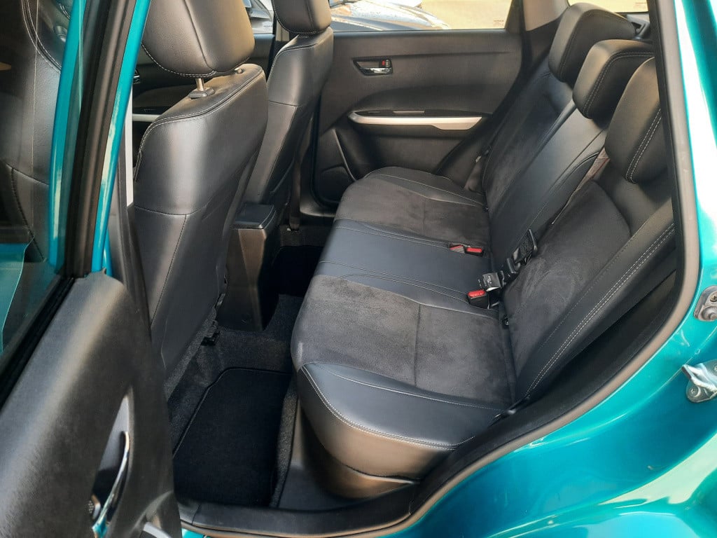 Suzuki Vitara high executive 1.6-120pk/trekhaak/panoramadak