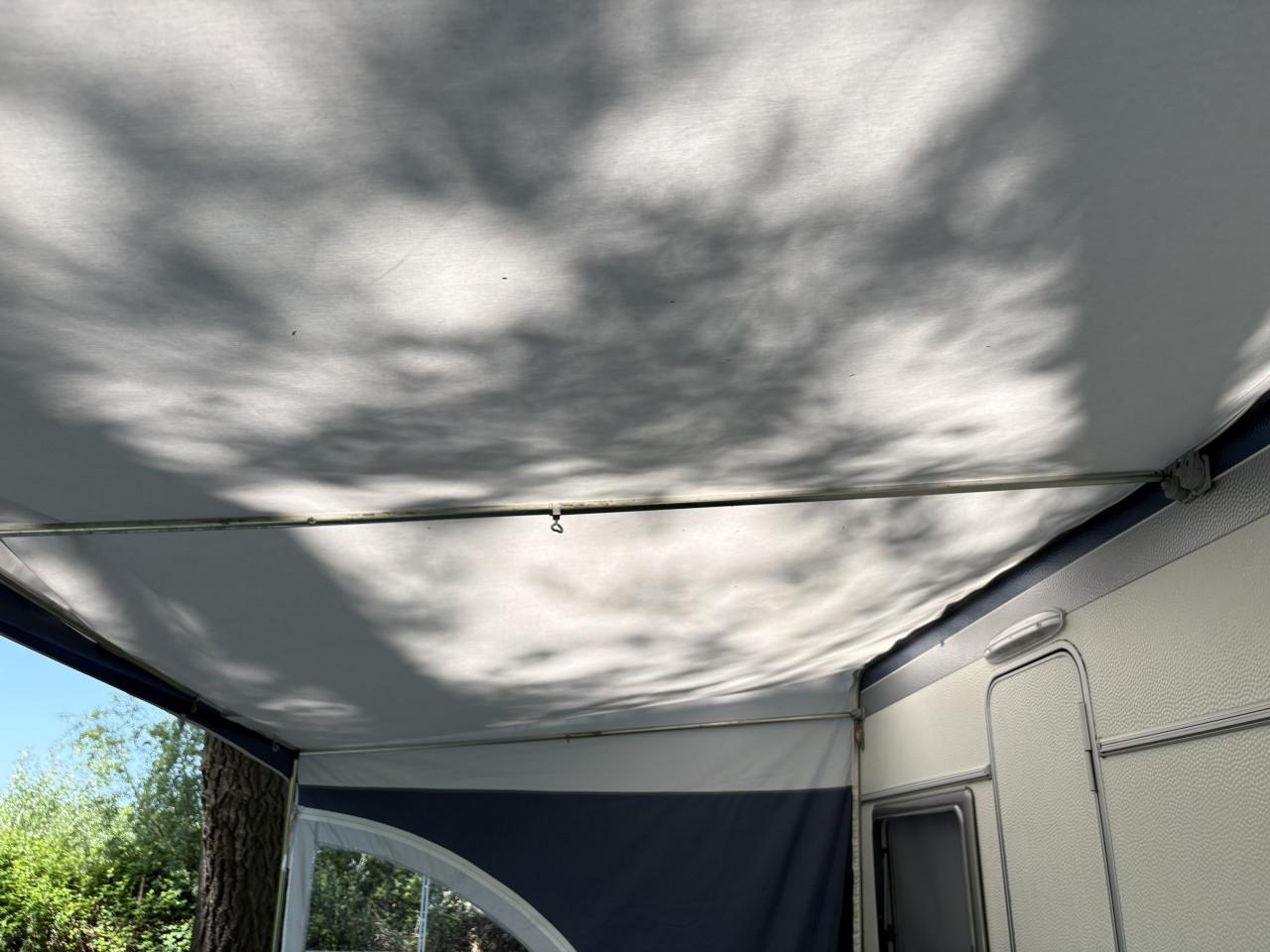 Caravanluifel met stalen frame