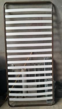 I.g.st.z.latten bodem in stalen frame 190x90