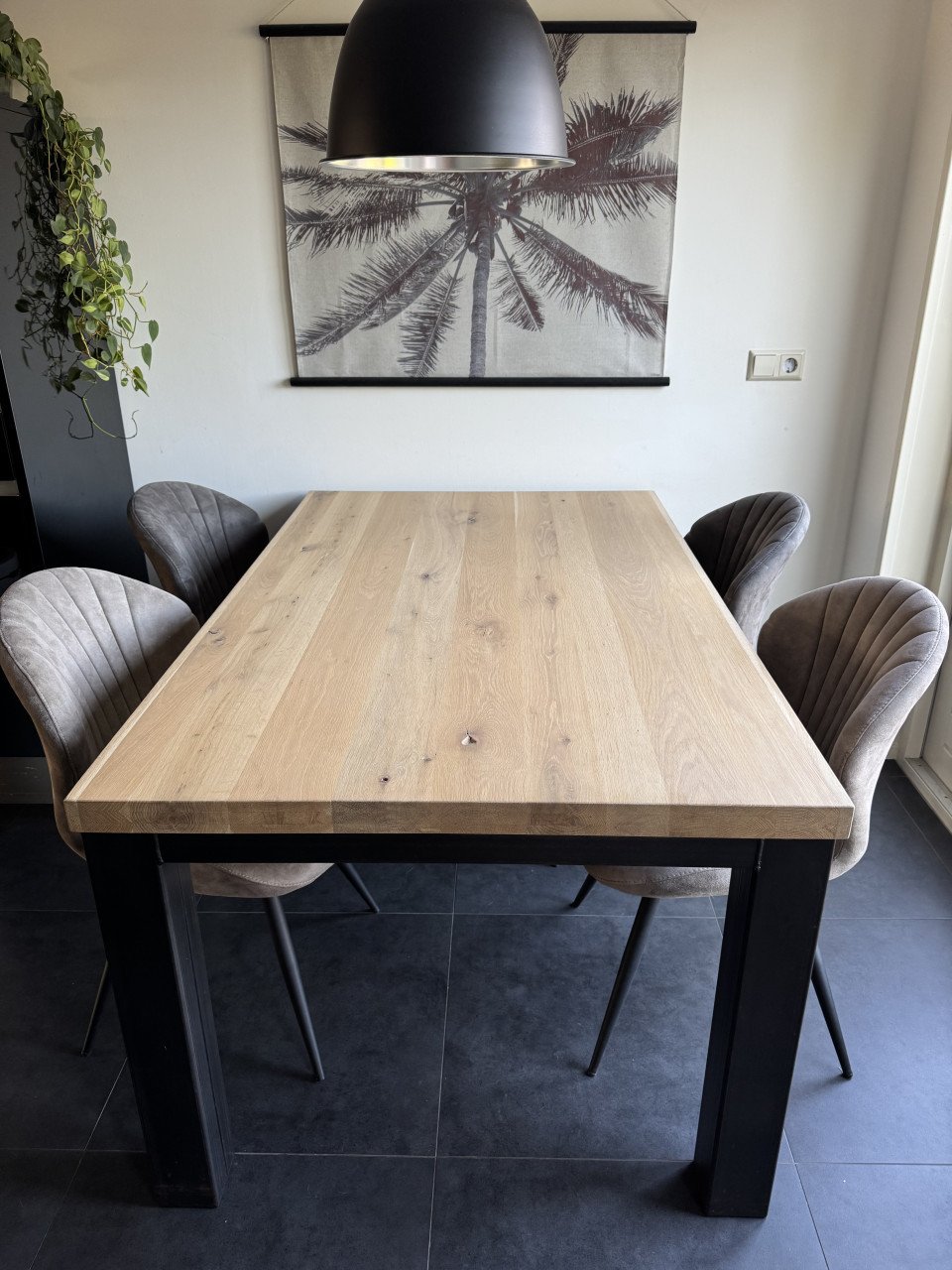 Massief eikenhouten eettafel inclusief stoelen
