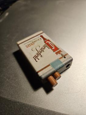 Grappige vintage jaren 70 opvulbare chesterfield aansteker