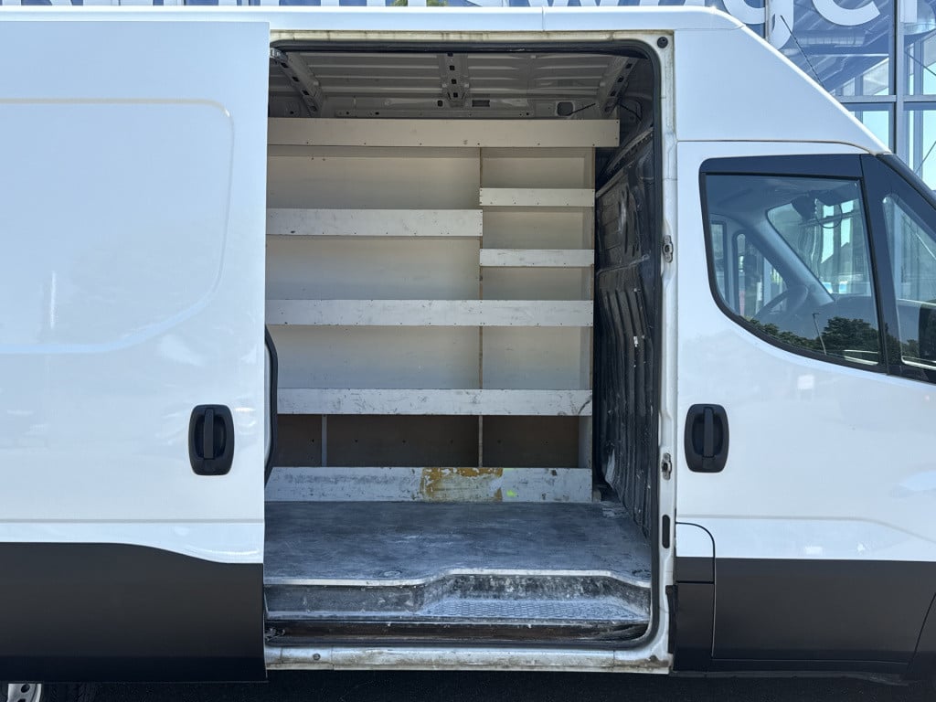 Iveco Daily 35s13v 2.3 352 h2 | airco | camera | geveerde stoel | 3.5t trek