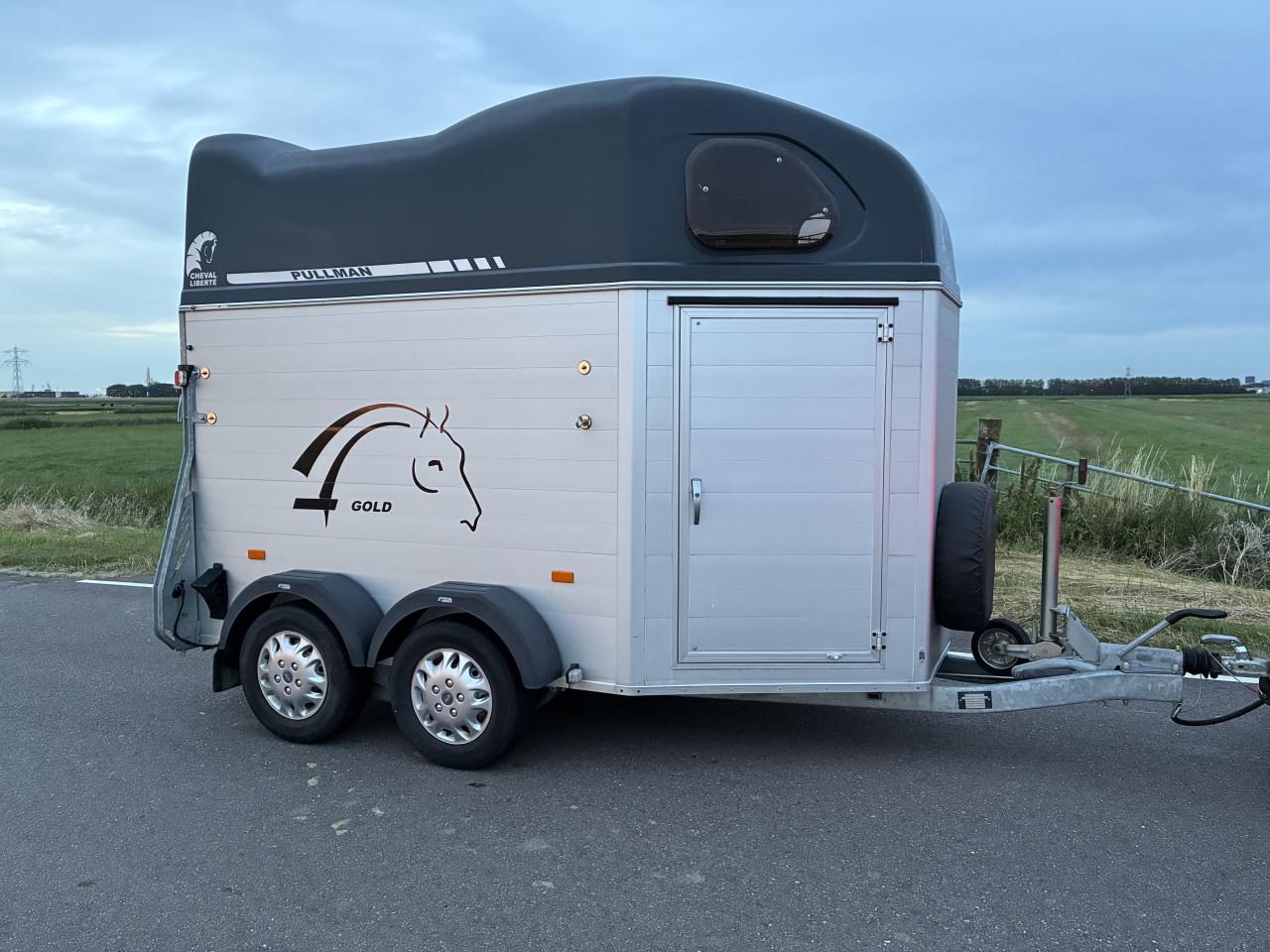 Volledig aluminium Cheval Liberte met zadelkamer en klep/deur