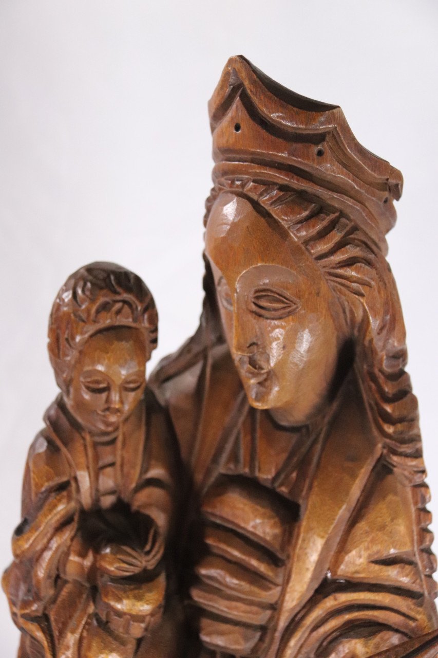 Groot houten beeld van Maria met kindeke.