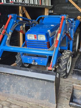 Iseki Landleader TA215 4wd Miditrekker met voorlader