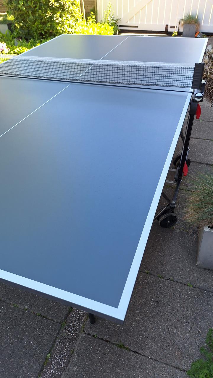 Als nieuw uitziende tafeltennistafel