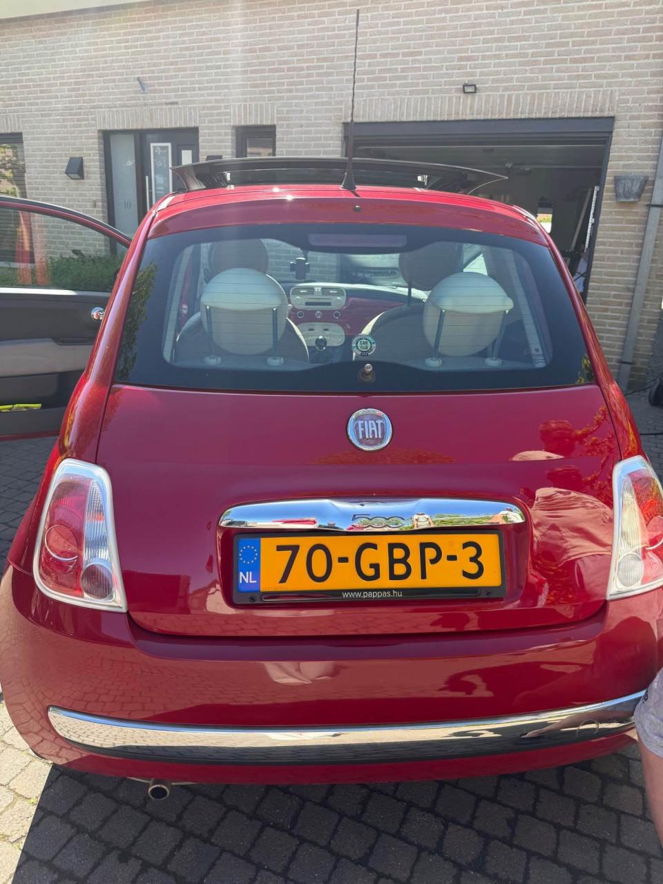 Fiat 500, sportieve auto met dakraam en met nieuwe apk 28-6-2027
