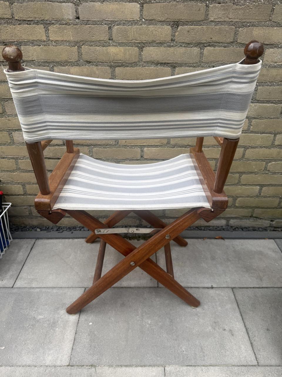 Zeer degelijke houten regisseur stoel. Opvouwbaar.