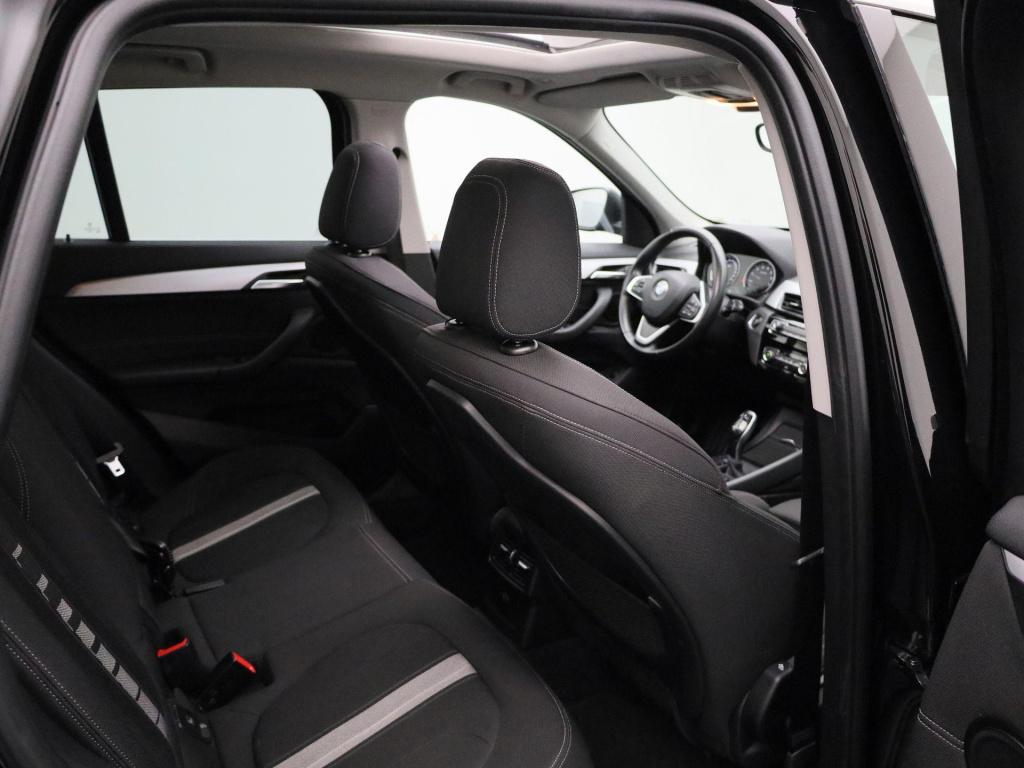BMW X1 sdrive20i executive | automaat | apple carplay / android auto | pano