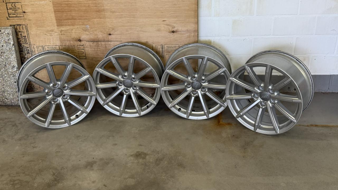 Origineel setje van vier Audi velgen