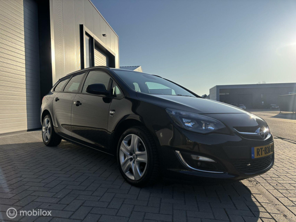 Opel Astra sports tourer 1.4 turbo design edition