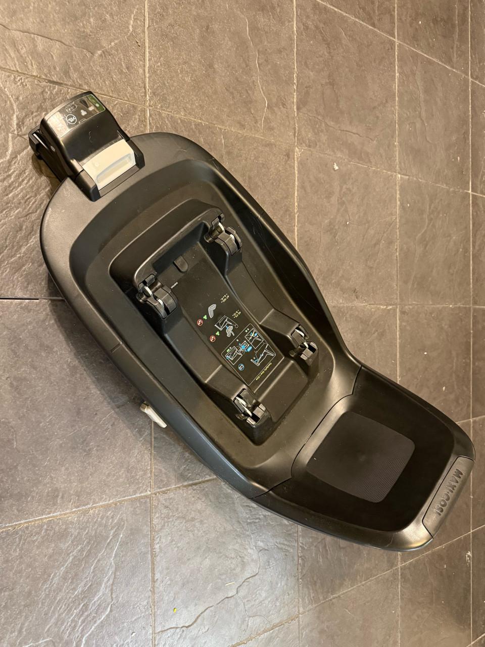 Maxi-Cosi (stoel + base + extra’s)