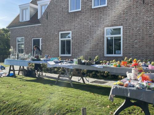 Lampen, schilderijen, kasten, bedden ... en nog veel meer te koop!