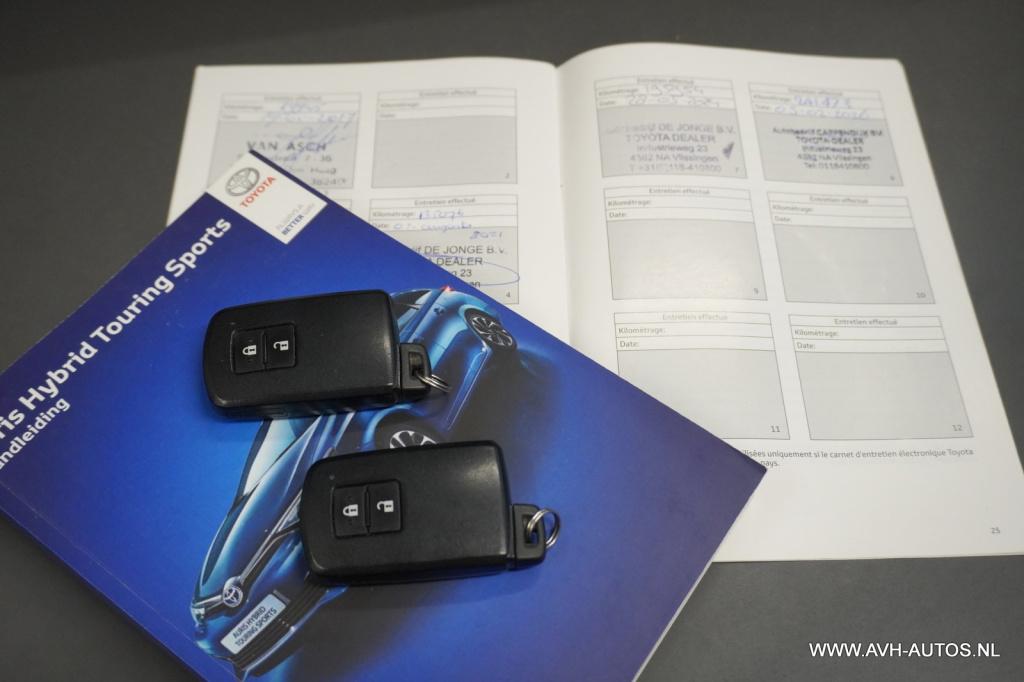 Toyota Auris touring sports 1.8 hybrid lease