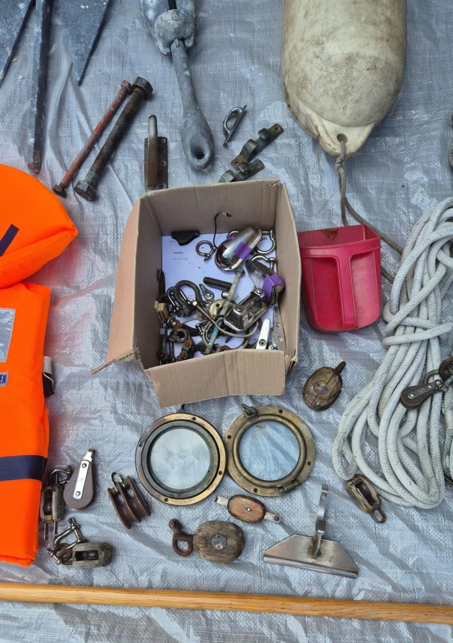 Onderdelen houten zeilboot