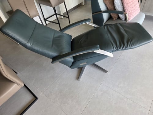 Electrische verstelbare leren relax stoel.