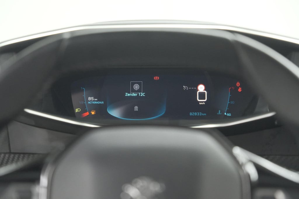 Peugeot 2008 puretech 130 allure | trekhaak | camera | navigatie | parkeers