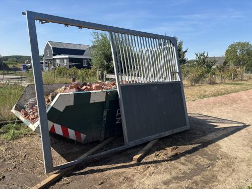 Zeer nette voorwand paardenbox 3.5 meter