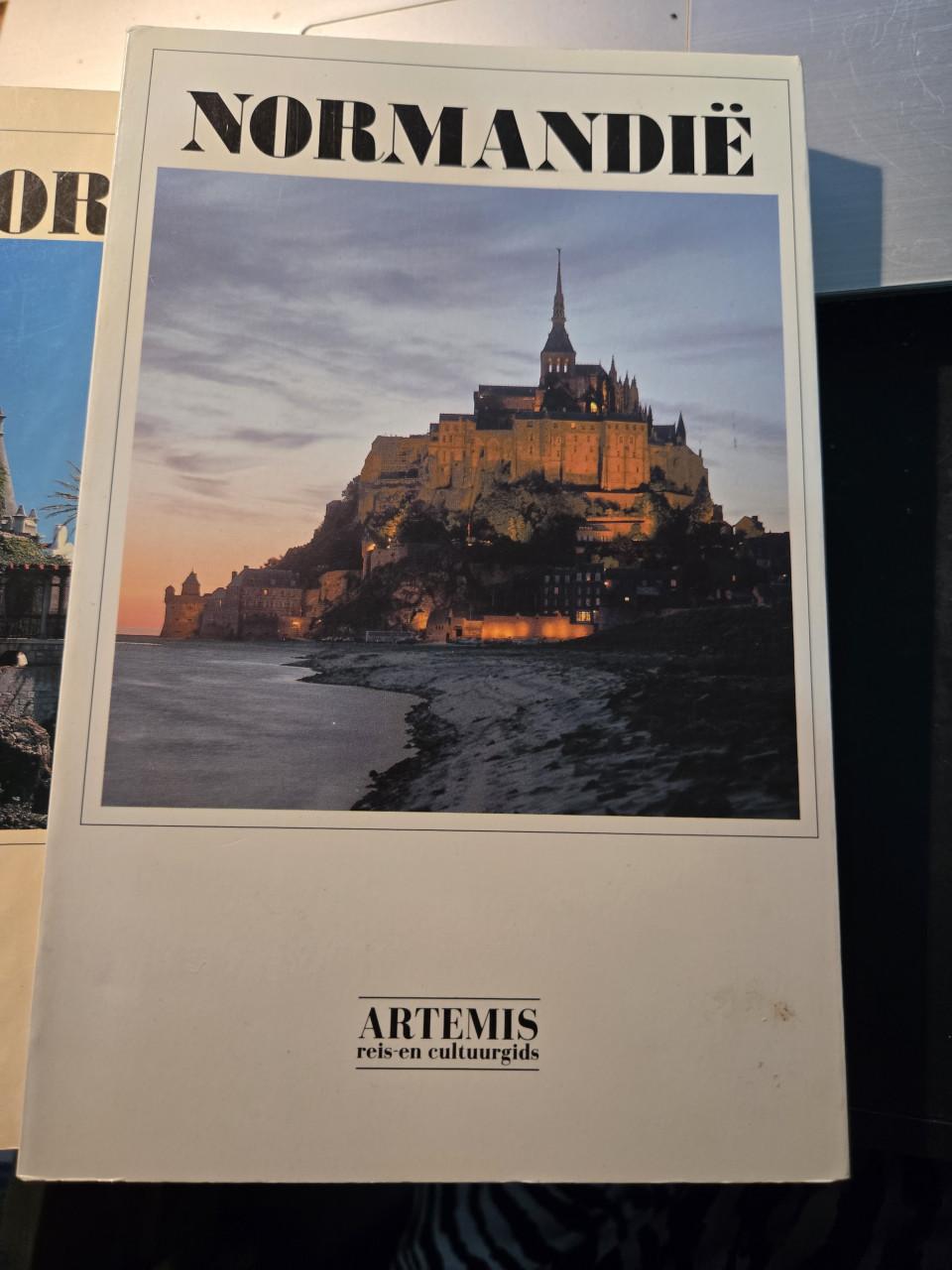 Verzameling vintage Artemis reis- en cultuurgidsen. 5 stuks