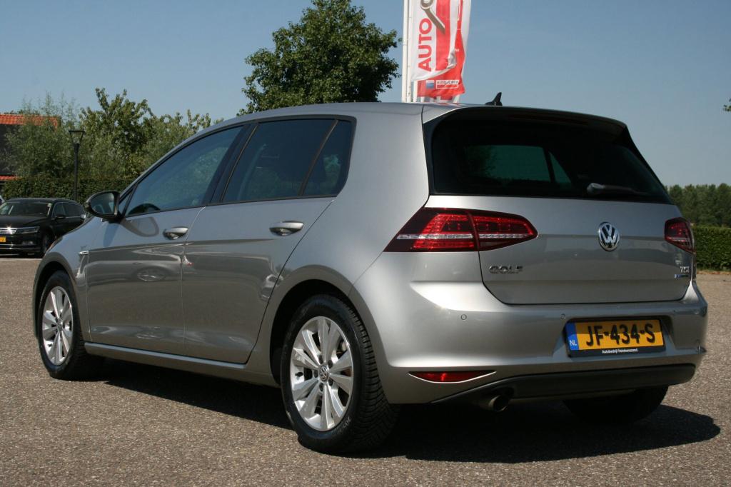 Volkswagen Golf 1.0 tsi business edition connected / navi / camera / led