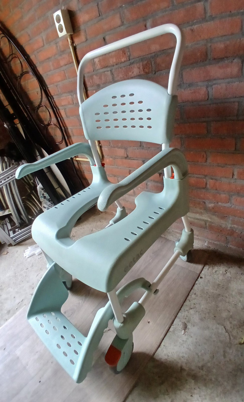 Douchestoel  en  toiletstoel  po stoel  Etac Clean