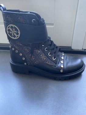 Laarsjes Guess