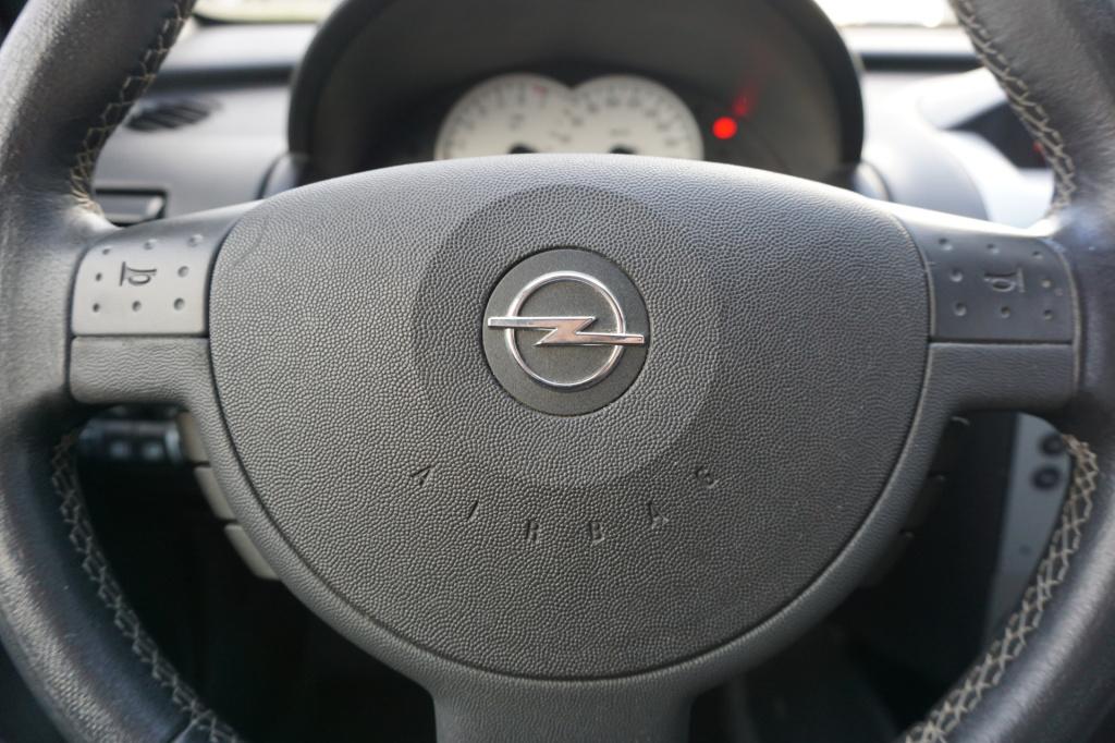 Opel Corsa 1.2-16v silverline airco / elektr. ramen / parkeersens. / lm vel