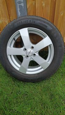 Winterbanden set 16 inch in perfecte staat op lichtmetalen velgen