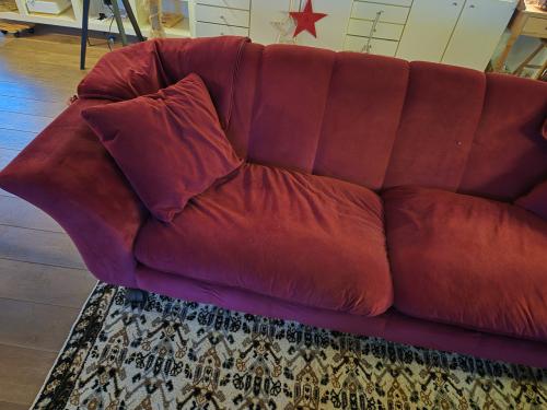 GRATIS afhalen in Middelburg vanaf 2/1 wijnrode 3-zits bank