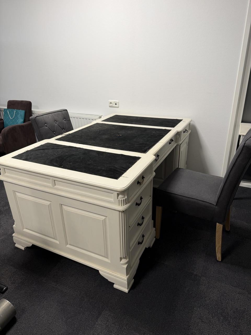 Te koop authentiek bureau.