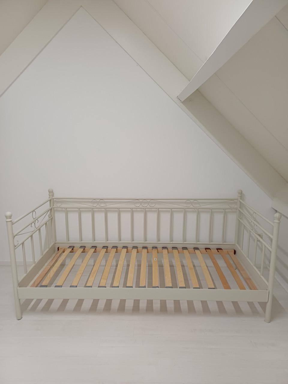 Metalen bed