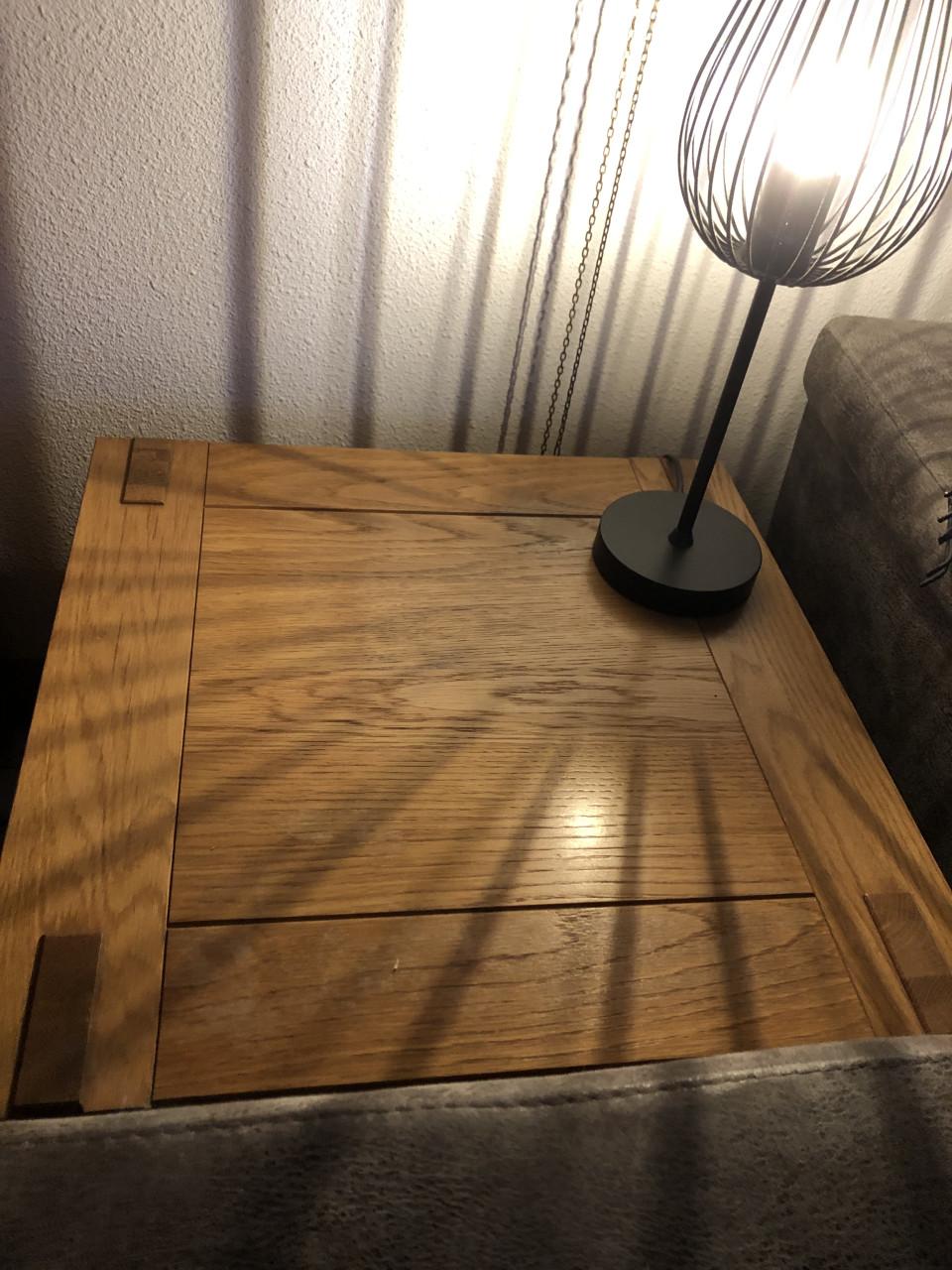 Mooie 2/3 pers bank en kasten tafels stoelen