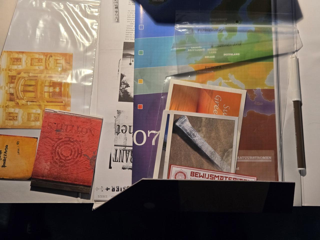 Boek: Zeer geheim Handboek voor agenten en  Dossiermap