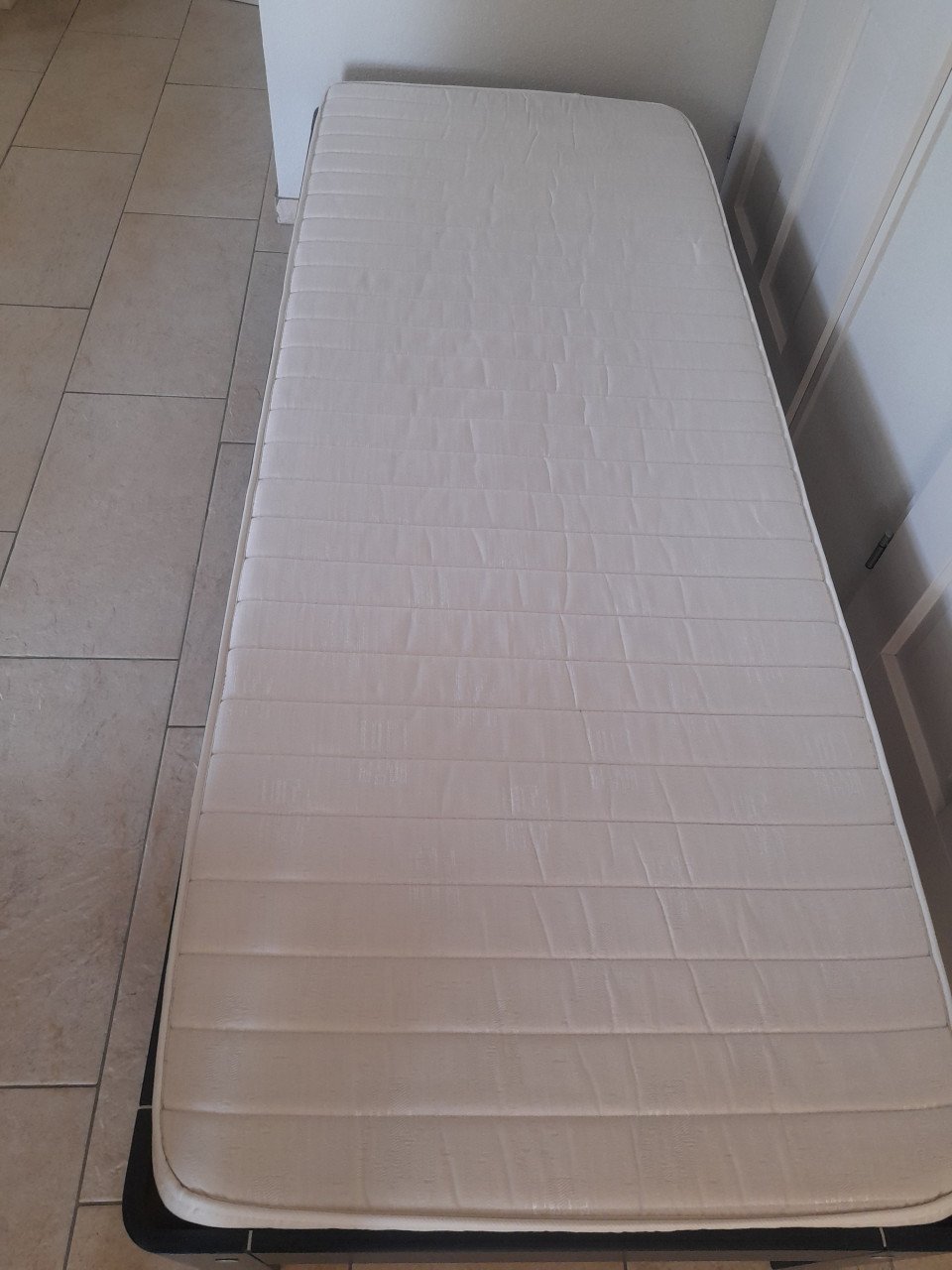 Compleet Auping bed met matras  80 x 210  (in goede nette staat )