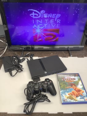 PlayStation 2 slim ( PS2 ) zwart. Met voeding en AV kabel. Met 1 controller